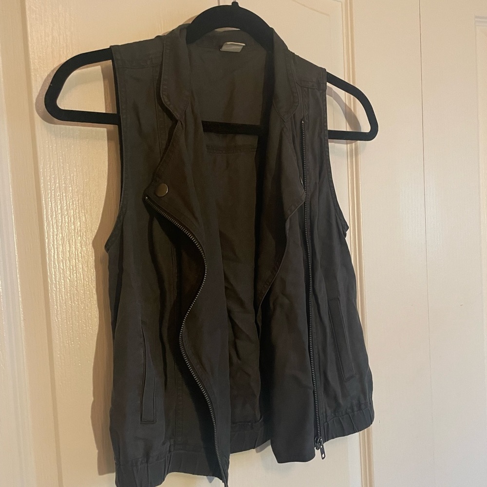 Wild Pearl Charcoal Zipper Vest - XS